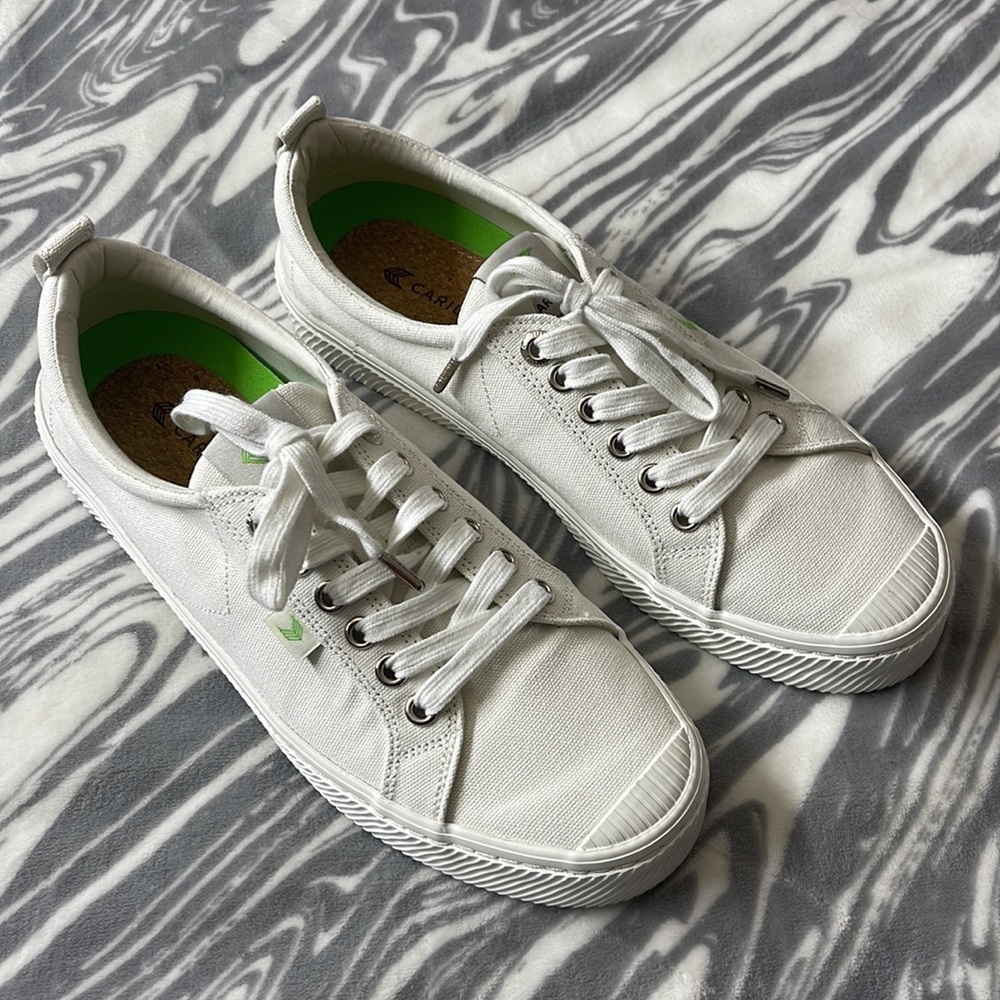 Cariuma OCA Low Top Sneakers
